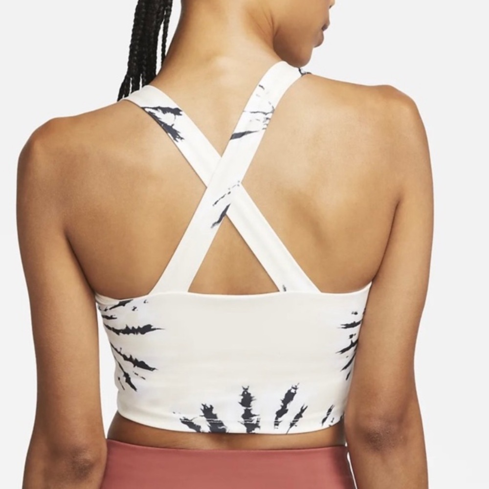 Nike Women’s Resort Cropped Sunburst Training Tank - Picture 2 of 10
